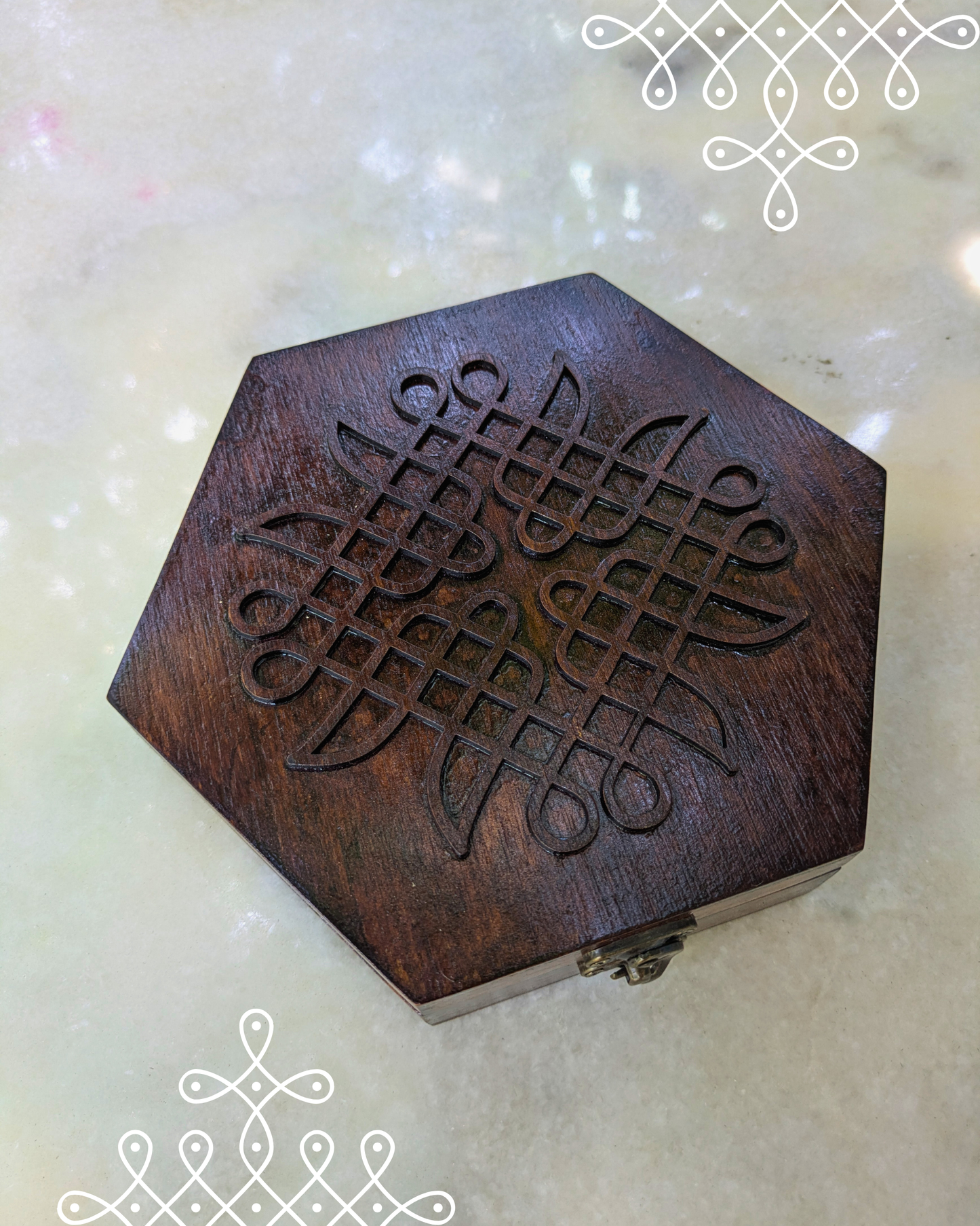 Kolam hexagon box